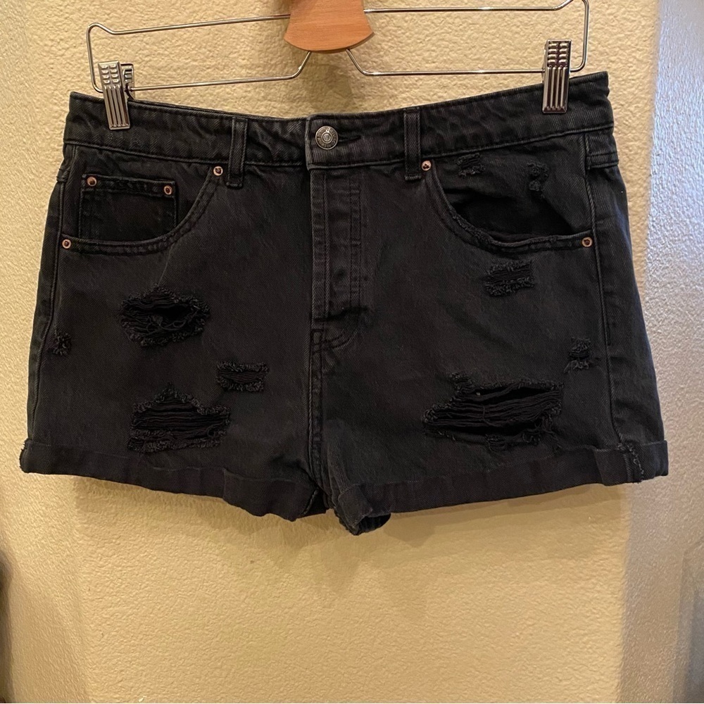 FOREVER 21 Women Dark Gray Ripped Distress Jean Shorts Size 30